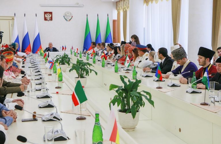 ВЛАДИМИР ВАСИЛЬЕВ ВСТРЕТИЛСЯ С УЧАСТНИКАМИ VIII МЕЖДУНАРОДНОГО ФЕСТИВАЛЯ ФОЛЬКЛОРА «ГОРЦЫ»