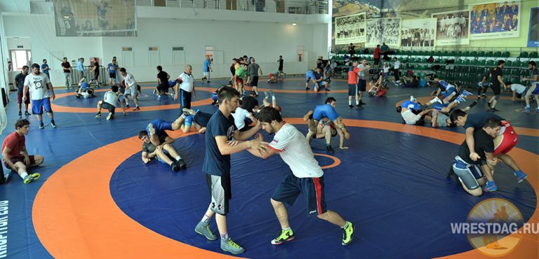 Сборная Дагестана по вольной борьбе готовится к чемпионату страны