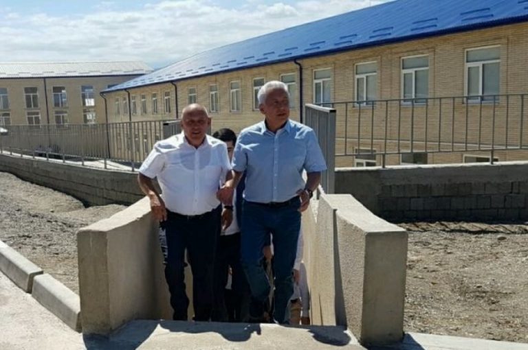 Владимир Васильев проверил школу в селе Гельбах Кизилюртовского района