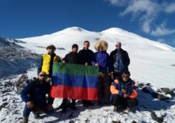 Альпинисты из  Дагестана совершили восхождение на Эльбрус