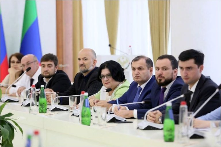 Владимир Васильев встретился с победителями конкурса «Мой Дагестан»
