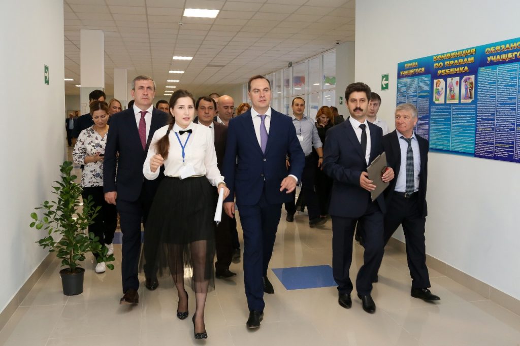 Артем Здунов открыл в Махачкале новую школу на 804 места