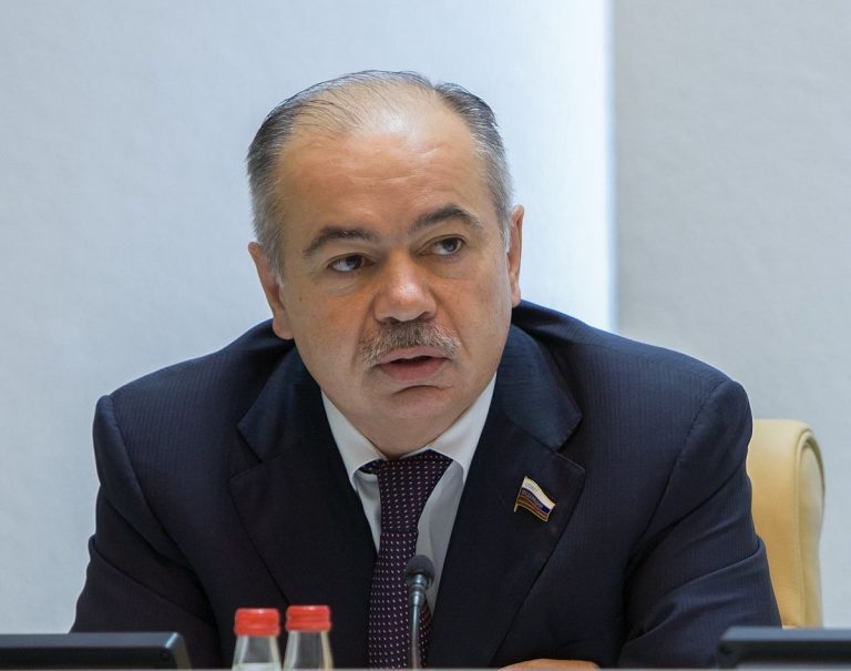 Глава РД В. А. Васильев переназначил сенатором от РД вице-спикера СФ Ильяса Умаханова