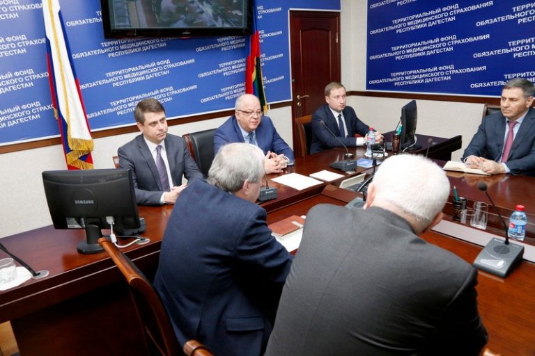 Андрея Карпеева представили коллективу ТФОМС Дагестана