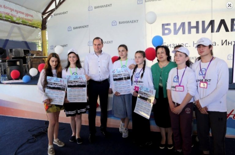 Артём Здунов посетил школу будущих управленцев "Бинилект"