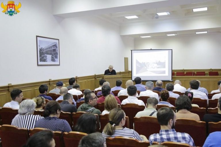 Махачкалинцы приняли участие в публичных слушаниях по определению высоты колеса обозрения