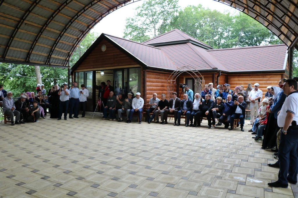 В селении Алмак Казбековского района открыли гостевой дом и зону отдыха для туристов
