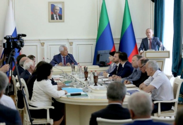 Владимир Васильев провел еженедельное рабочее совещание