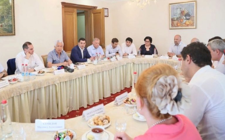 Владимир Васильев встретился с победителями конкурса «Мой Дагестан»