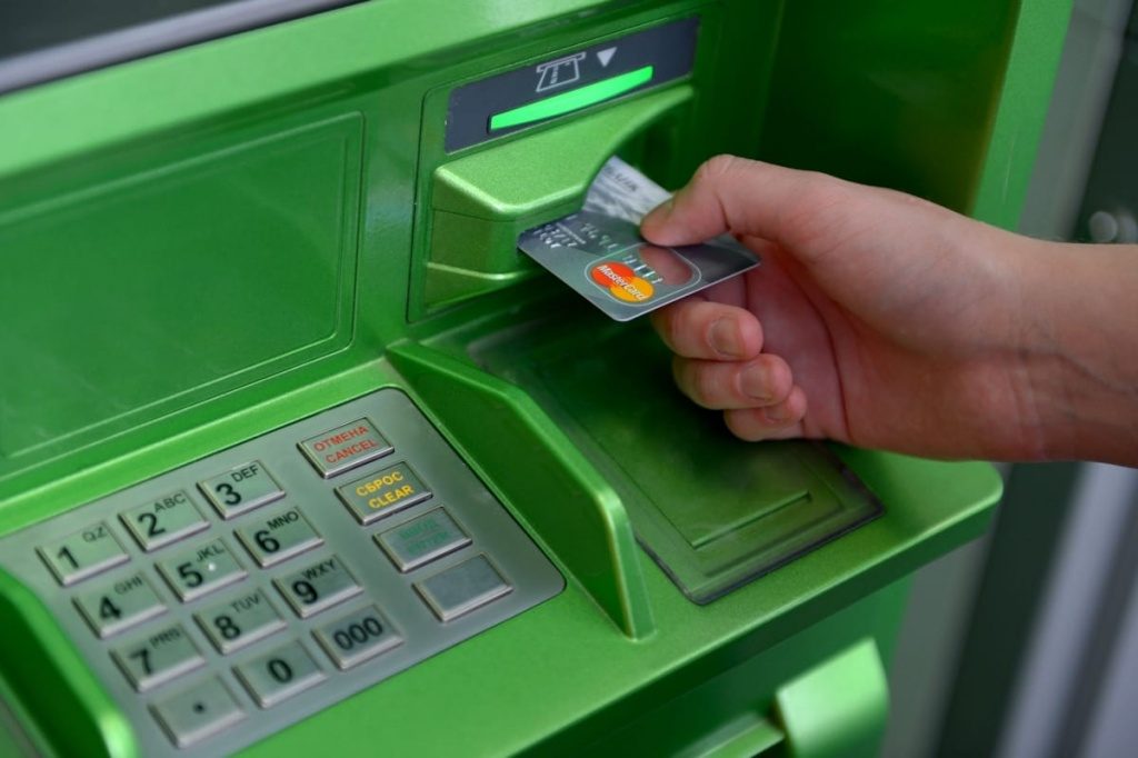 Двух бывших приставов из Дагестана уличили в особо крупном мошенничестве