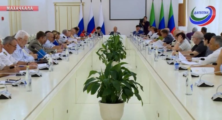 В Доме дружбы проходит конференция по защите Каспийского моря