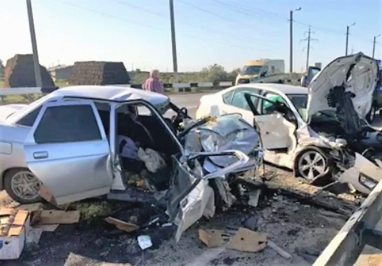 В Дагестане женщина погибла в ДТП с участием трех автомобилей