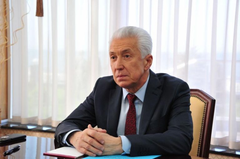 Глава Дагестана поздравил работников СМИ с Днем печати