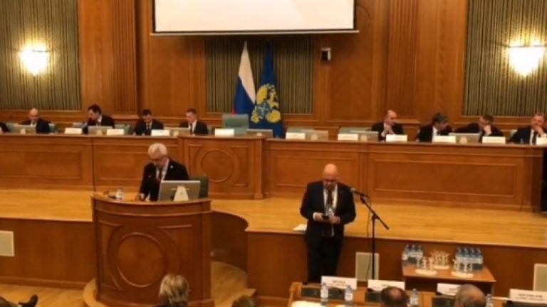 Владимир Васильев принимает участие в работе стратегической сессии