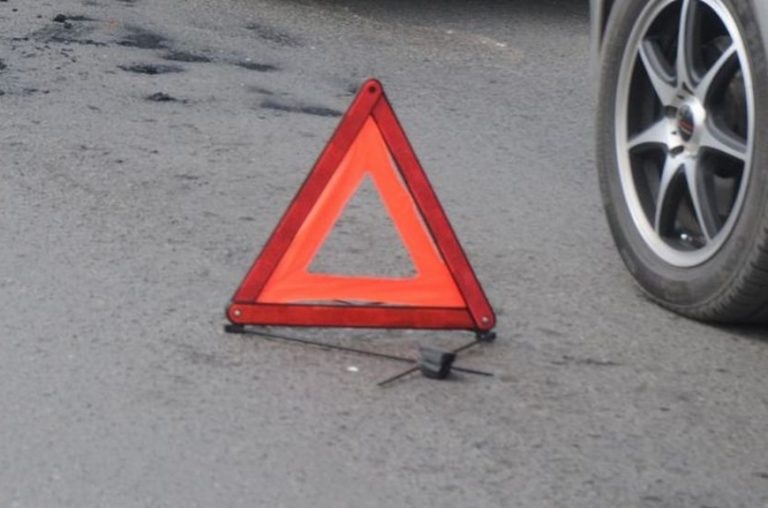 В Хасавюрте автомобиль сбил женщину с ребенком