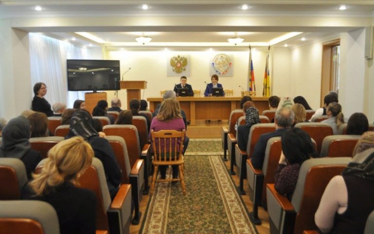 Коллективу Роспотребнадзора по РД представили нового руководителя
