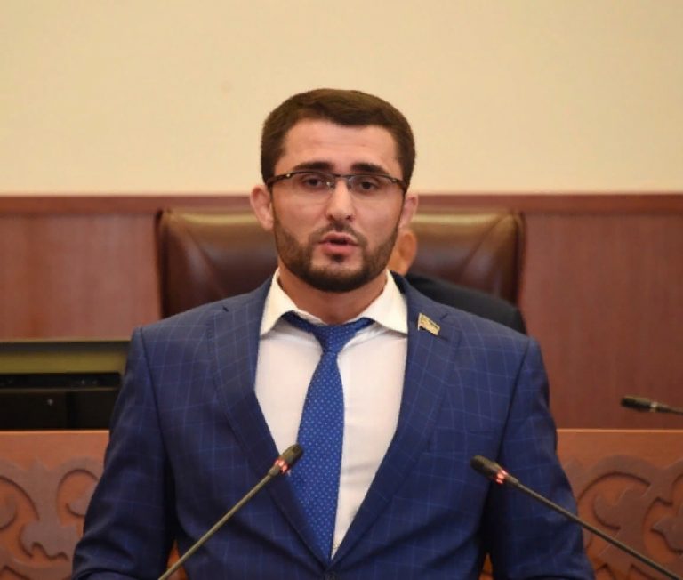 Депутат НС РД Арсен Шапиев прокомментировал поправки в Конституцию