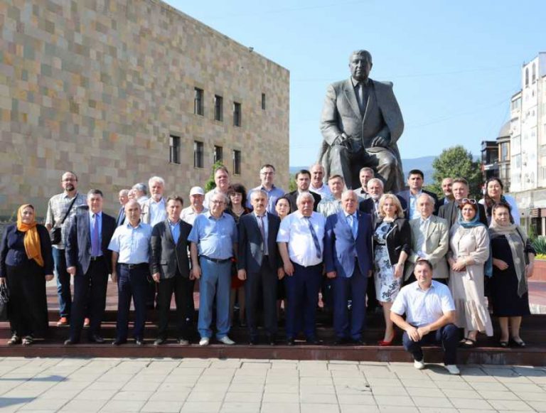 В Махачкале открылись Гамзатовские дни