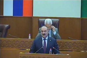 Врио главы РД Сергей Меликов представлен парламенту и правительству Дагестана