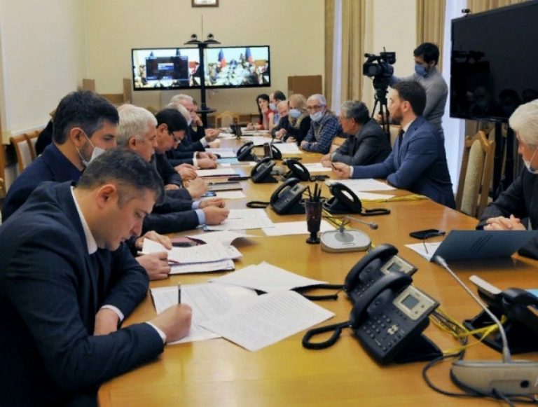 Ликвидацию задолженности по зарплате обсудили в Дагестане