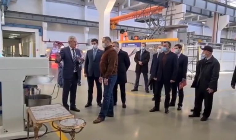 Сергей Меликов ознакомился с деятельностью завода «Дагдизель»