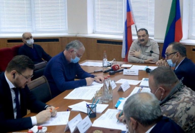 Меликов провел выездное совещание в Каспийске по водоснабжению