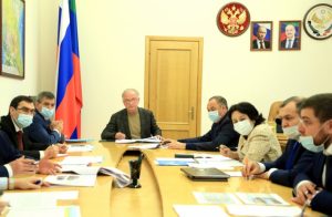 Совещание по вопросу возводимых ФГУП «ГВСУ №4» Минобороны РФ соцобъектов прошло в Правительстве РД