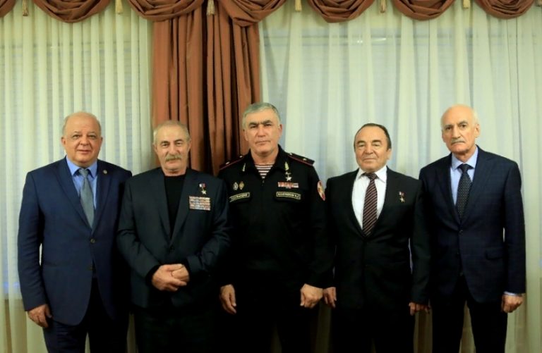 В правительстве Дагестана чествовали Героев России