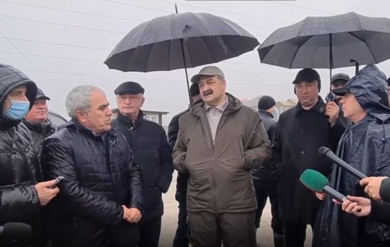 Сергей Меликов осмотрел объекты водообеспечения Каспийска