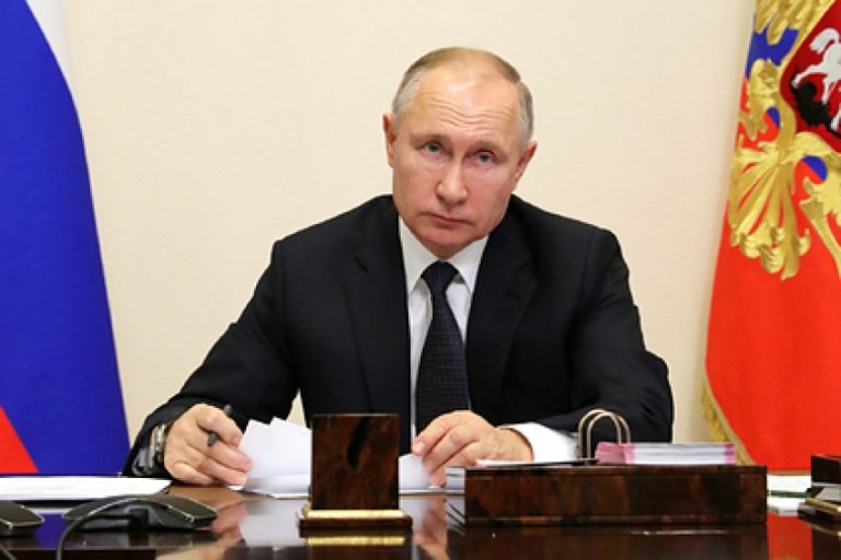Путин поддержал предложение сделать выходным 31 декабря