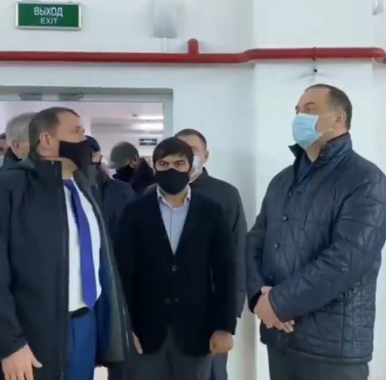 С.Меликов осмотрел спорткомплекс в Хасавюрте