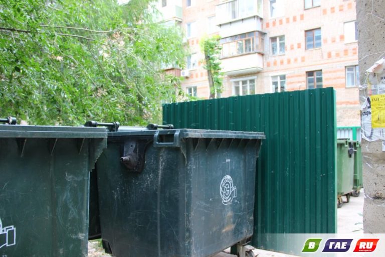 Махачкалинцев просят вернуться к складированию мусора в контейнеры