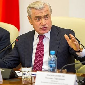 Омар Муртузалиев выделил 5 млн рублей для санитарной очистки Махачкалы