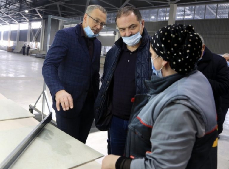 Глава Дагестана посетил индустриальный парк в Кумторкалинском районе