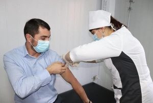 Врио главы Докузпаринского района вакцинировался от Covid-19