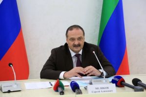 Власти Дагестана помогут с жильем семье убитого боевиками лесника Батманова