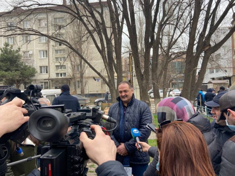 Глава Дагестана поблагодарил участников субботника в Махачкале за помощь