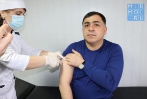 Главы Магарамкентского и Хасавюртовского районов прошли вакцинацию от COVID–19