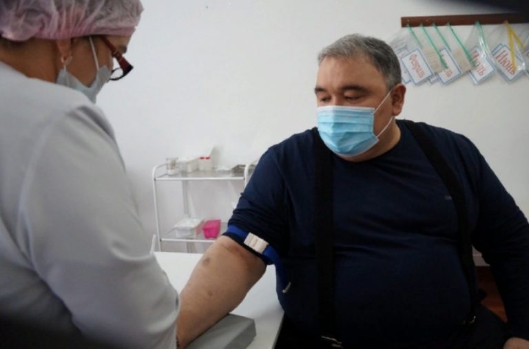 Мухтарбий Аджеков: Мы обязаны вакцинироваться ради безопасности общества