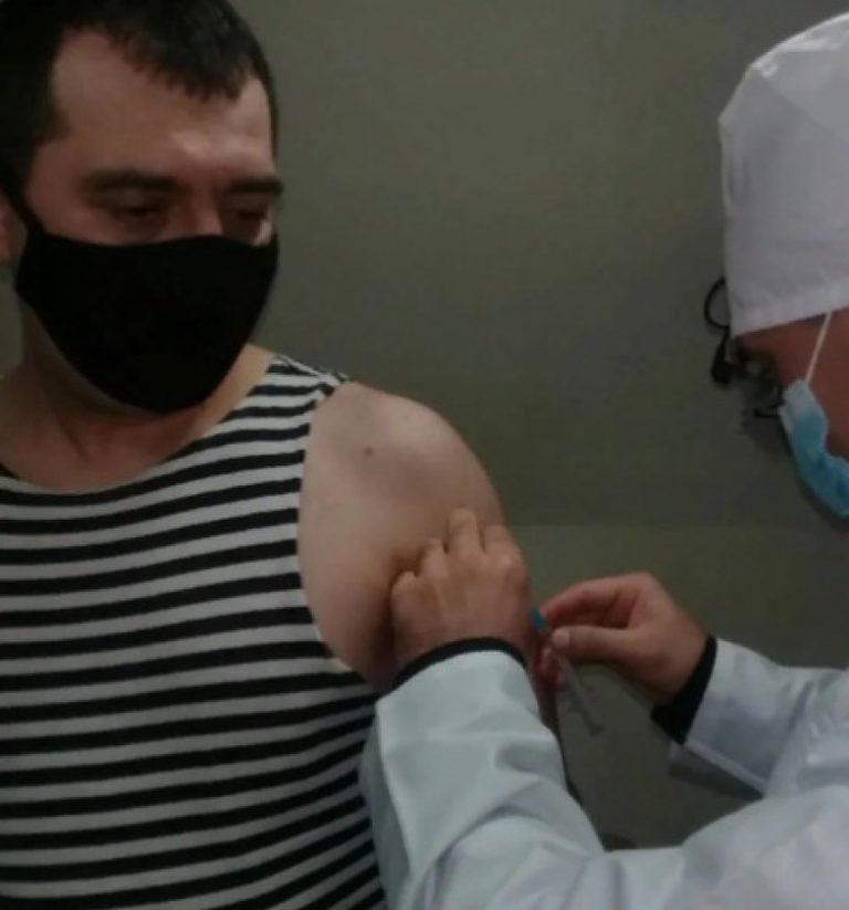 Стартовала вакцинация военнослужащих Каспийской флотилии
