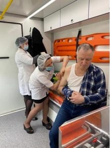 Студенты и сотрудники ДГУ делают прививку от коронавируса