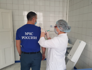 Руководство и сотрудники МЧС Дагестана проходят вакцинацию от COVID-19