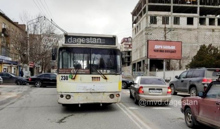 В Махачкале троллейбус сбил 13-летнего мальчика
