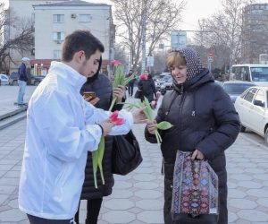 4 тысяч цветов раздали волонтёры в Дагестане в рамках акции «Вам, любимые!»