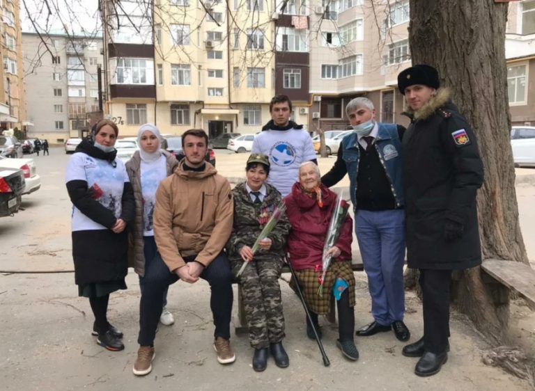 В Дагестане женщин - ветеранов ВОВ поздравили с 8 марта