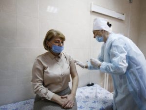 Сотрудники администрации Дербента продолжают прививаться от коронавируса