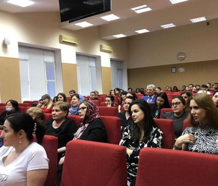 Коллектив Минтруда Дагестана продолжает вакцинацию от коронавируса