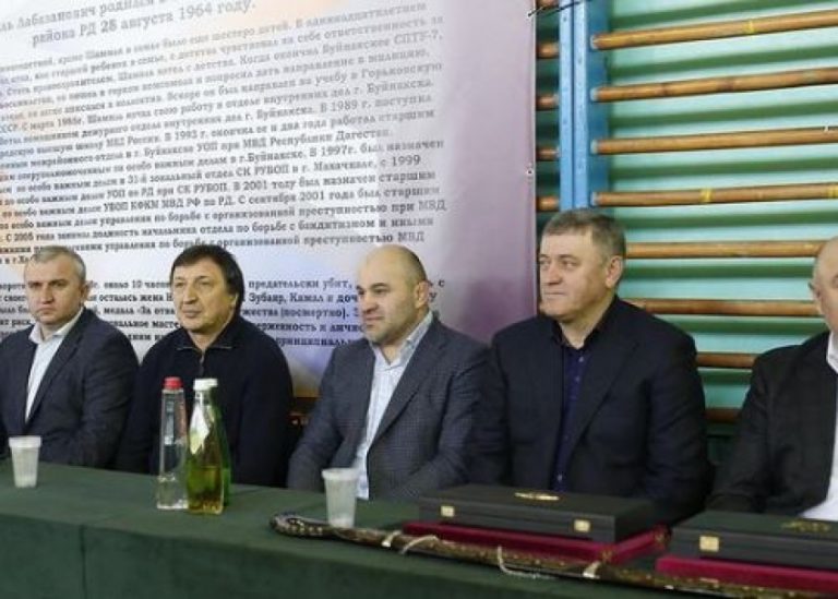 Глава Минспорта РД принял участие в открытии турнира по волейболу памяти Шамиля Зубаирова