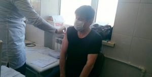 «Заместитель главного редактора «Илчи» вакцинировался первым в коллективе»