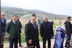 Премьер-министр России Михаил Мишустин в ходе рабочей поездки в Дагестан посетил крепость Нарын-Кала в Дербенте, ознакомился с планом развития города и пообщался с местными жителями